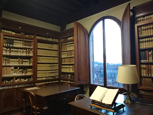 La biblioteca dell'osservatorio Ximeniano