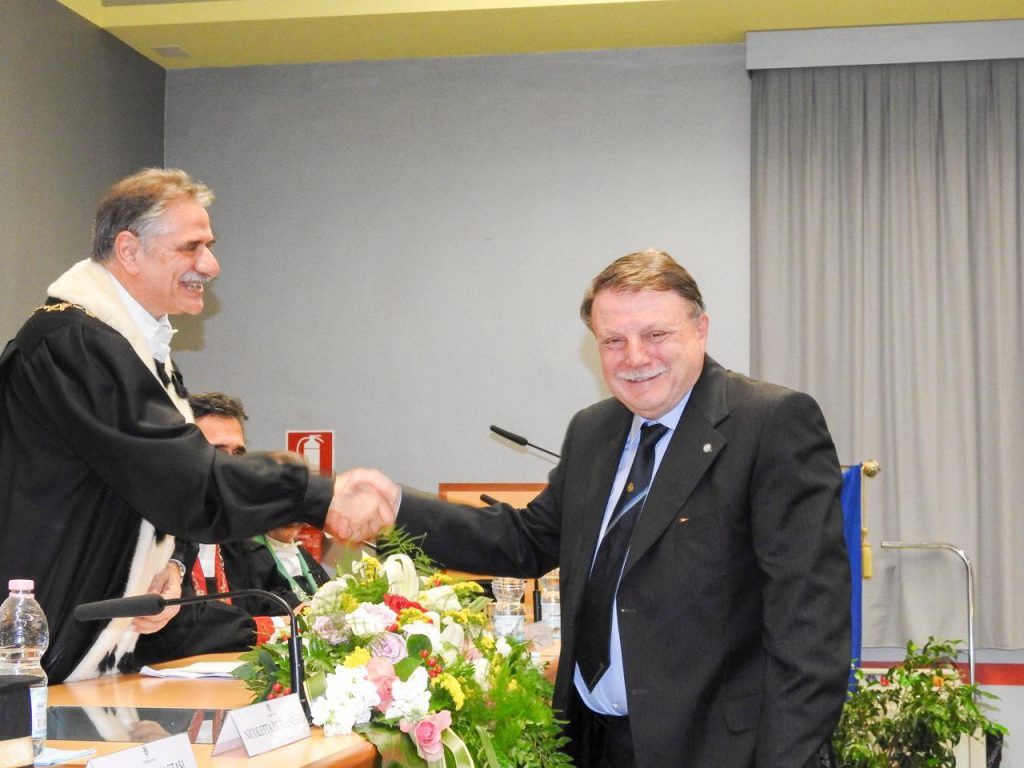 Il Prof. Roberto Santacroce